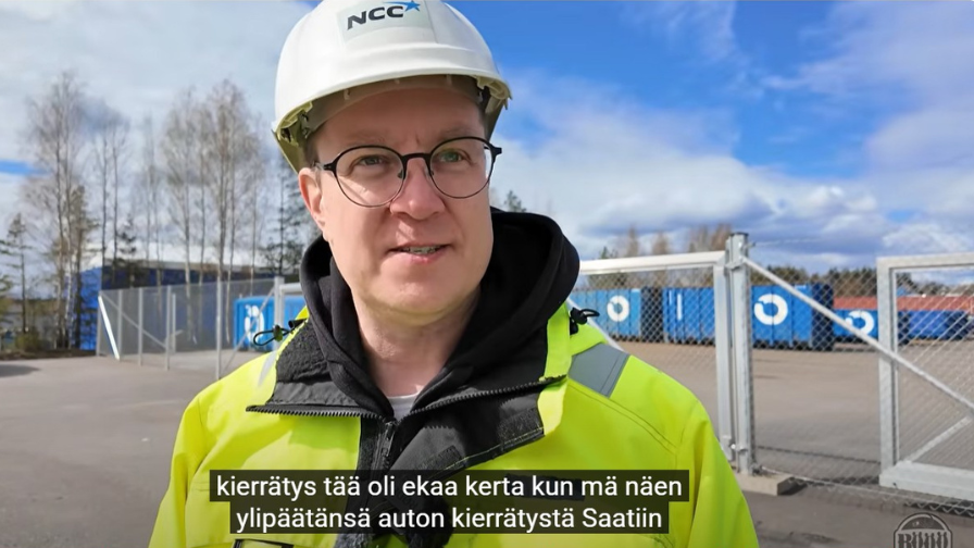 Katso miten auto murskataan! Harri Salo BÖÖÖ-mediasta vieraili Heinolan-tehtaillamme.